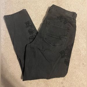 American Eagle - Women’s Size 8 Regular - Black Floral Design Jeans